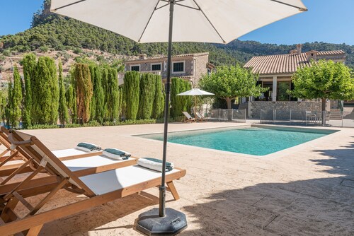 Villa 'Son Vent Valldemossa' with Mountain Views, Private Pool and Wi-Fi