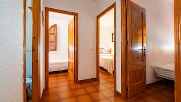 3 chambres, fer et planche à repasser, Wi-Fi gratuit, draps fournis