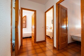 3 chambres, fer et planche à repasser, accès au Wi-Fi (inclus)