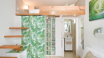 1 habitación, tabla de planchar con plancha, wifi gratis y ropa de cama