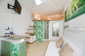 TV - Vacation Apartment 'Vista Blanca Room' with Wi-Fi (Playa Blanca)