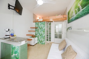 TV - Vacation Apartment 'Vista Blanca Room' with Wi-Fi (Playa Blanca)