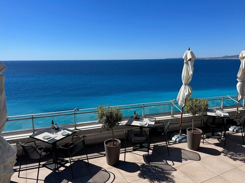 Apartment with Partial Sea View, Parking, Wi-Fi, and Air Conditioning