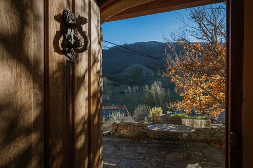 Country House 'El Casuco' in Montaña Palentina, Palencia – Garden and Views