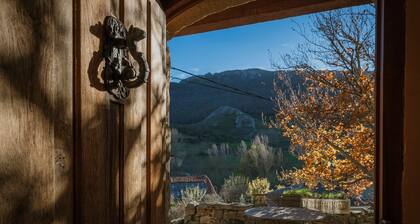 Country House 'El Casuco' in Montaña Palentina, Palencia – Garden and Views