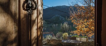 Casa rural 'El Casuco' con vistas a la montaña, terraza privada y jardín privado