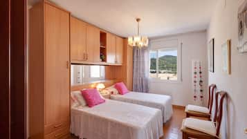 2 slaapkamers, een strijkplank/strijkijzer, gratis wifi, beddengoed