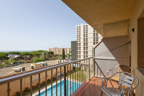 Apartment 'Apartamento Primera Línea De Mar' with Sea View, Shared Pool and Wi-Fi