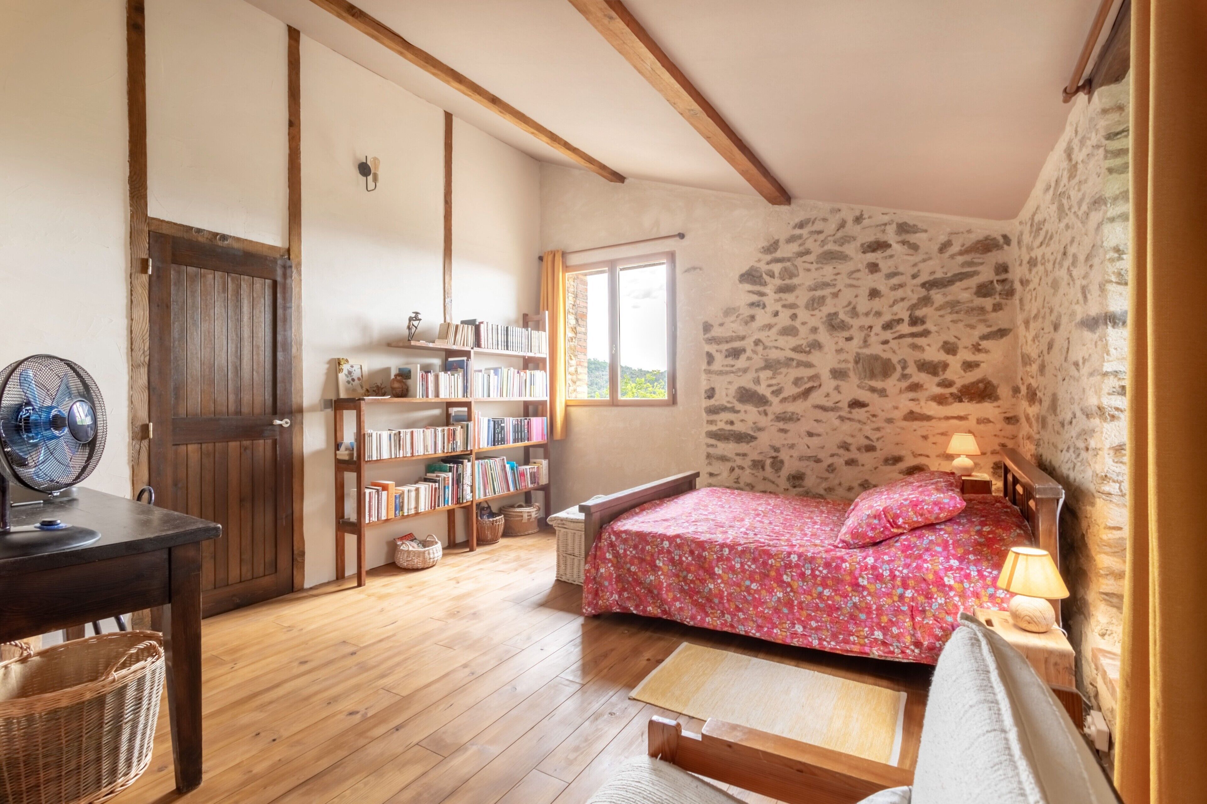 2 bedrooms, iron/ironing board, WiFi (free), bed sheets