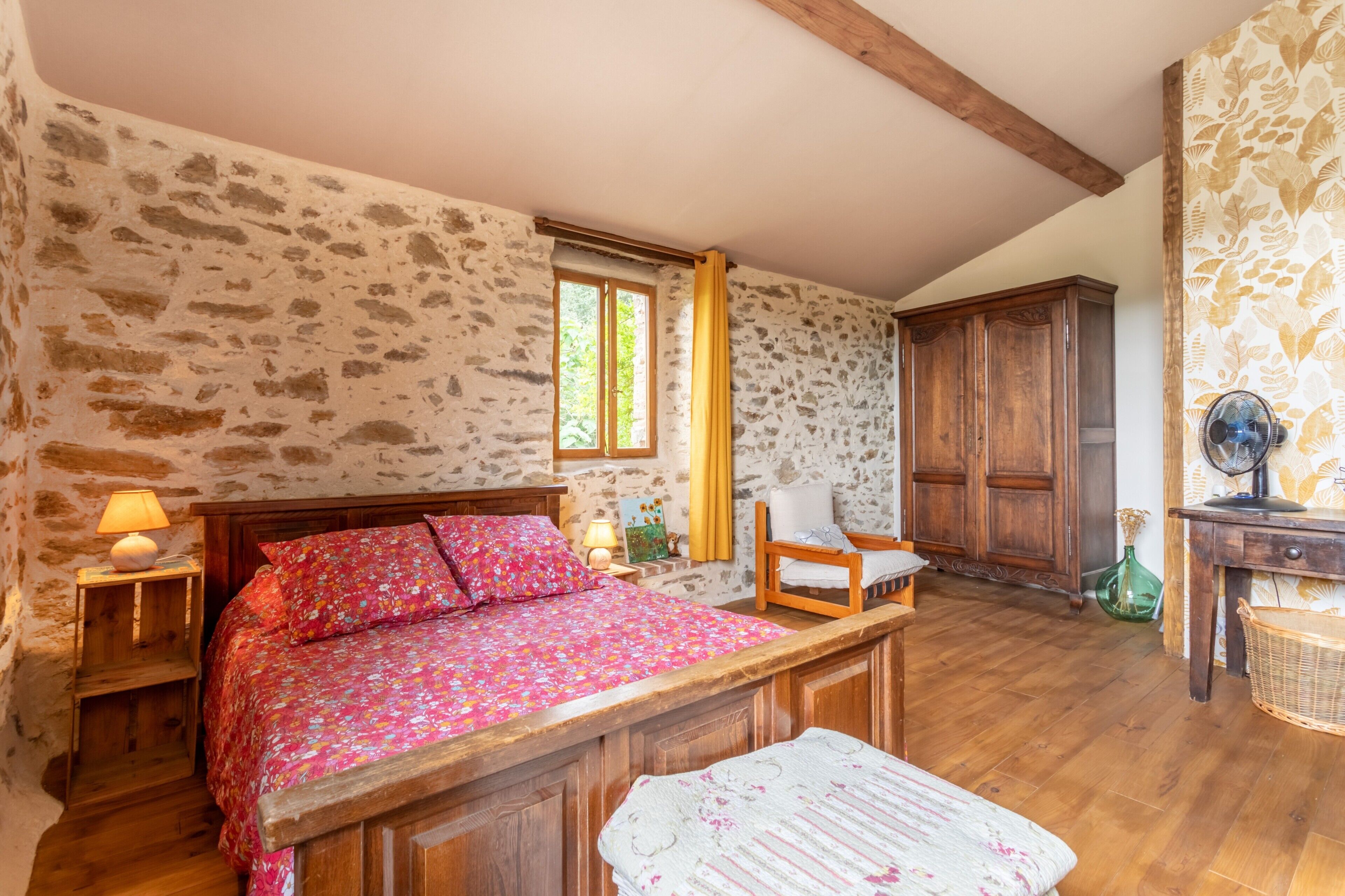 2 habitaciones, tabla de planchar con plancha y wifi gratis 