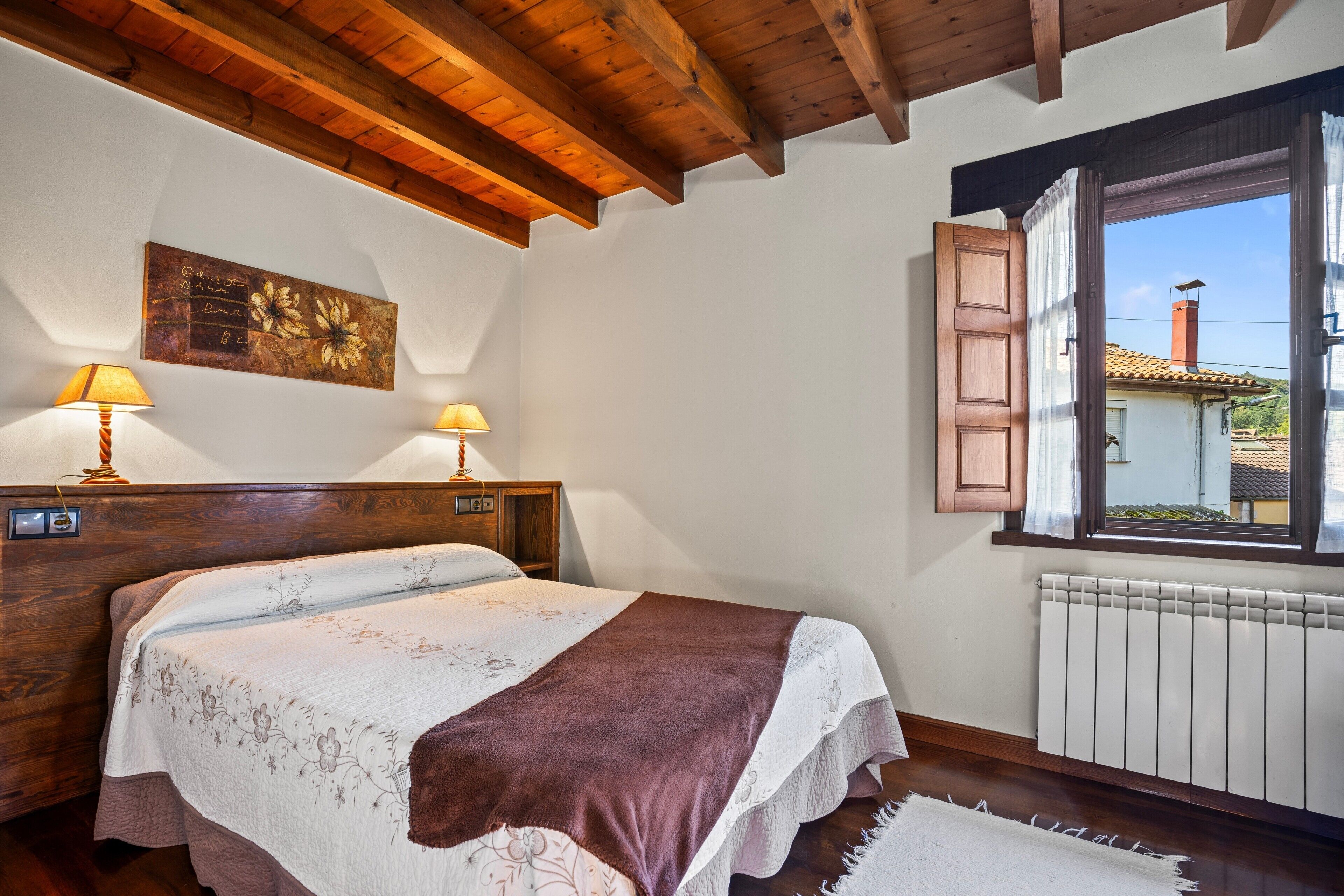 3 bedrooms, iron/ironing board, free WiFi, bed sheets