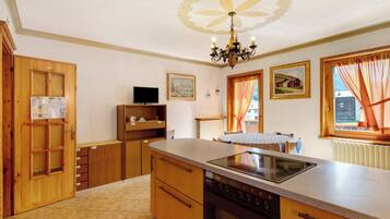 KĂŒhlschrank, Ofen, Herdplatte, GeschirrspĂŒler