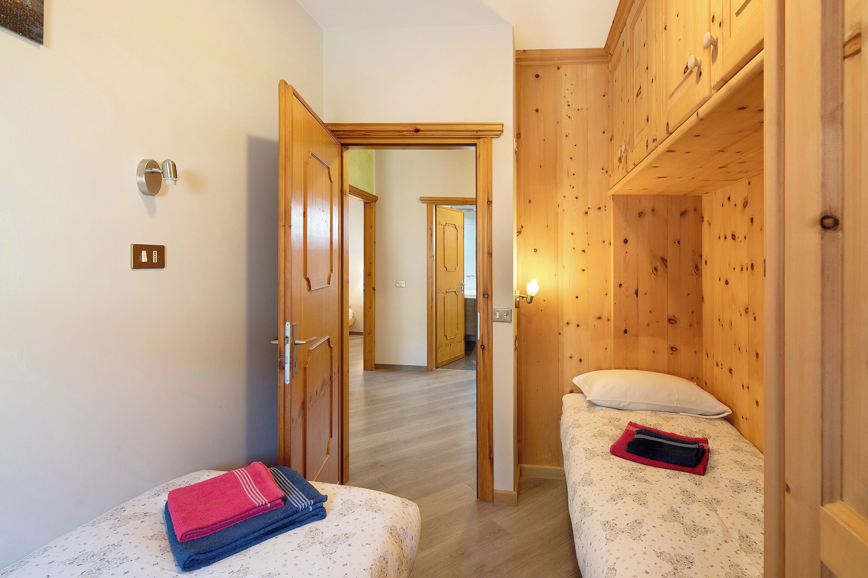 3 quartos, Wi-Fi de cortesia, roupa de cama