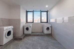 Ảnh chưa phân loại, 5 trong số 18 ảnh, nút