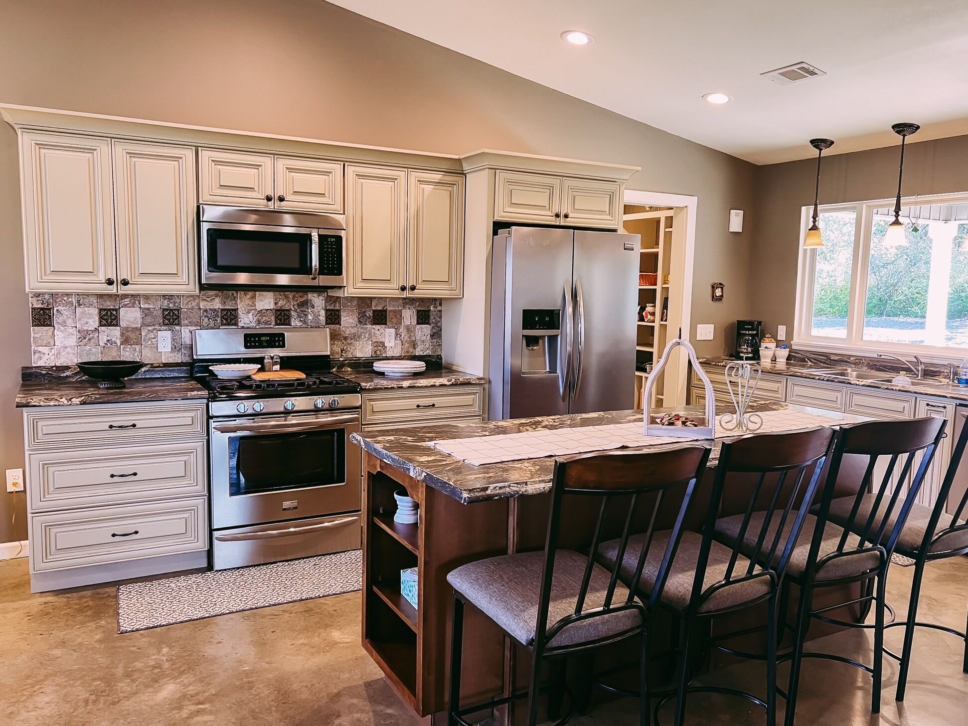 Private Country home near Greers Ferry Lake