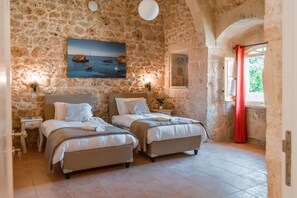 4 chambres, fer et planche à repasser, Wi-Fi, draps fournis