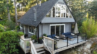 Private Cabin w/ Hot Tub • Near Beaches & Trails • King Bed