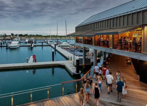 Rom Baro's Tiny Beach House - beachside studio with pool in Shellharbour Village