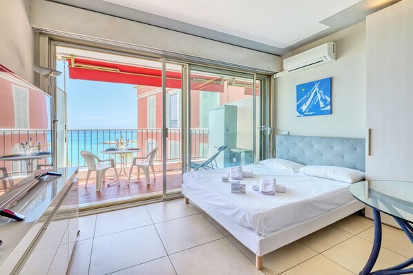 Accès au Wi-Fi (inclus), literie fournie