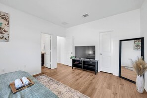 4 bedrooms, iron/ironing board, free WiFi, bed sheets