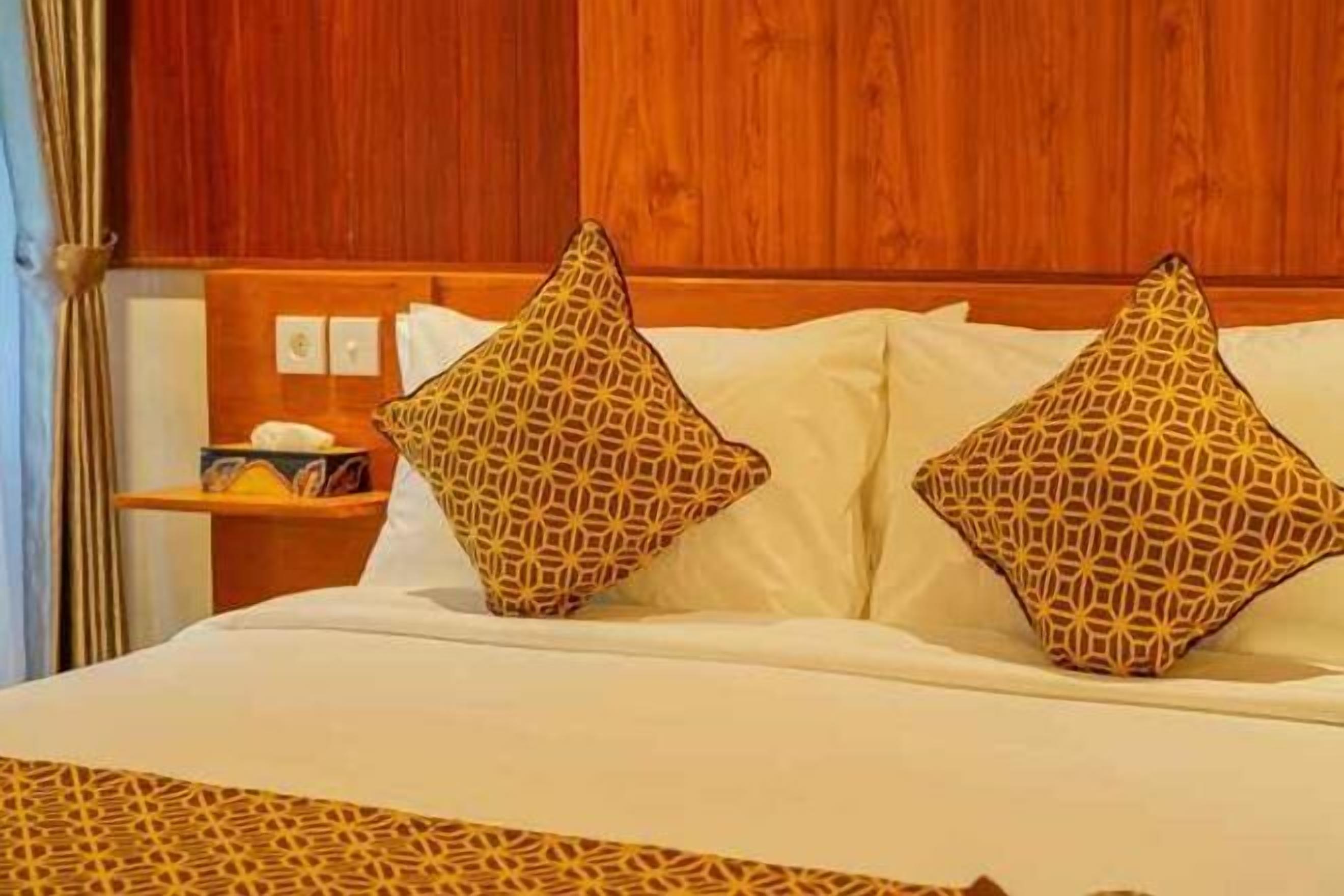 Free WiFi, bed sheets