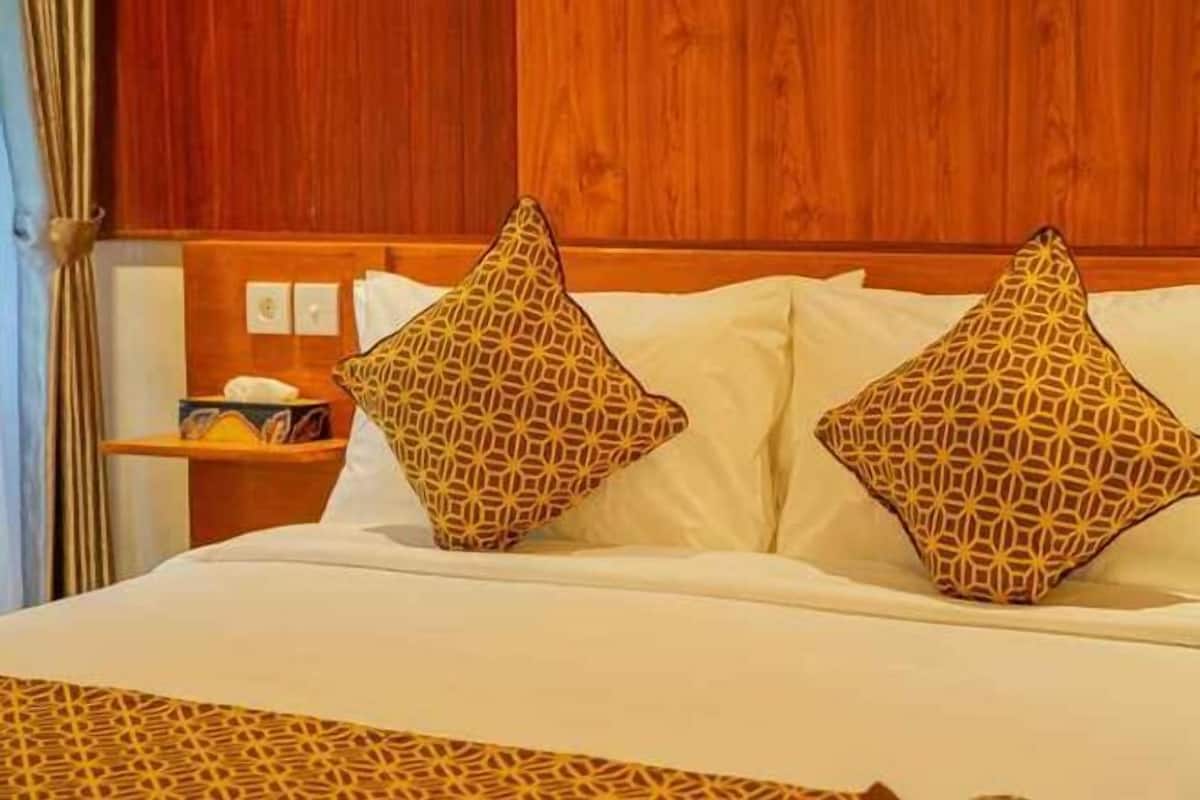 Free WiFi, bed sheets