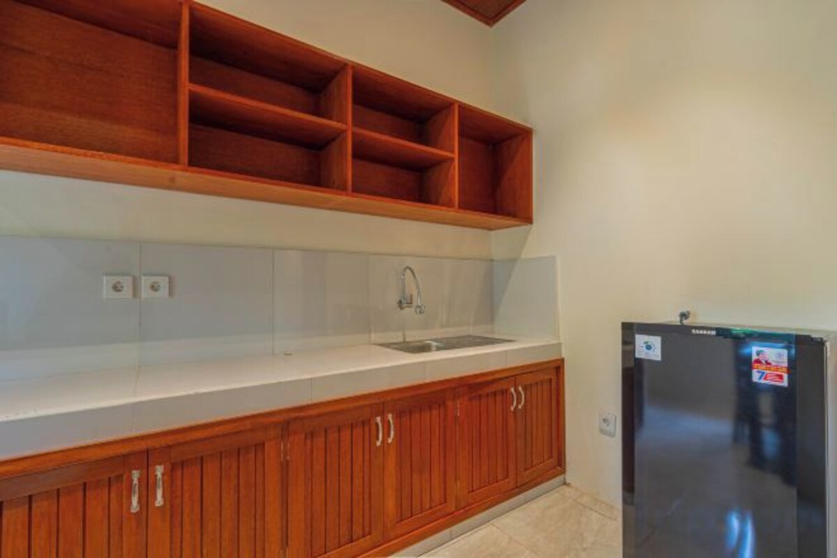 Private kitchen | Fridge, stovetop