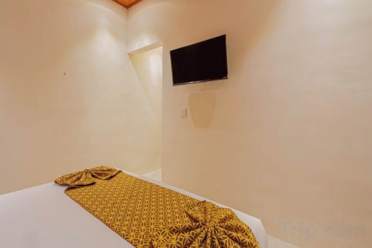 WiFi (free), bed sheets