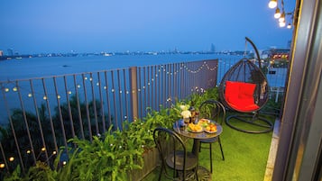 Luxury Room, Balcony, Lake View | Minibar, free WiFi, bed sheets