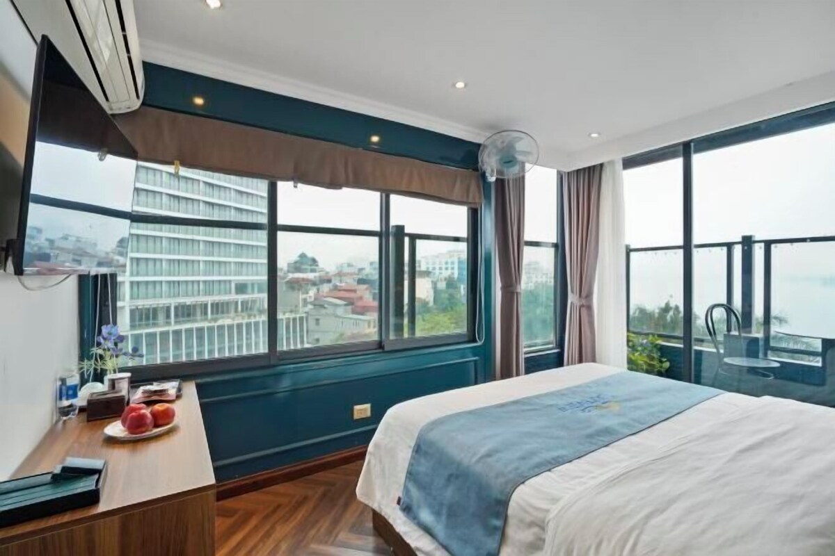 ميني بار وواي فاي مجانًا وملاءات أسرّة