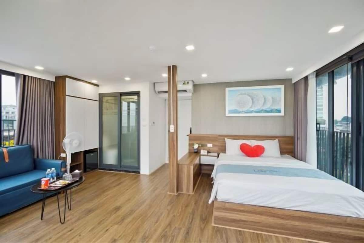 Minibar, free WiFi, bed sheets