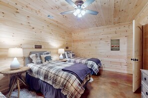 3 bedrooms, iron/ironing board, internet, bed sheets