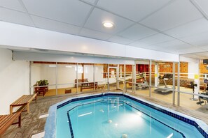 Indoor pool - Comfort, convenience & amenities: close to skiing, hiking & shopping (Bartlett)