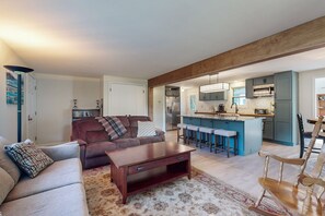 TV, DVD-spiller, bøker og filmbibliotek