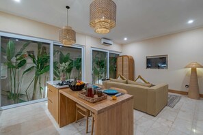 Villa – basic | Eget kjøkken | Kjøleskap, mikrobølgeovn, kokeplater og brødrister