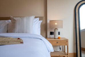 Basic Villa | 1 bedroom, desk, laptop workspace, bed sheets - Villa Palima (Canggu)