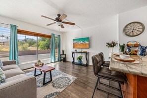 Smart TV - KVL 105 Stylish Stay w Lanai + AC Walk2Beach (Kihei)