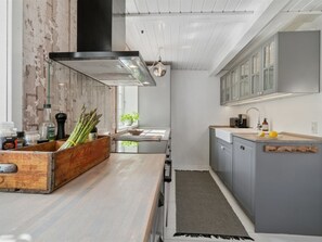 Kühlschrank, Geschirrspüler, Kochgeschirr/Geschirr/Besteck