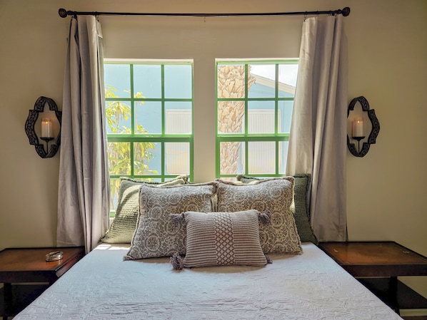 3 habitaciones, tabla de planchar con plancha, wifi y ropa de cama 