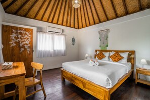 Villa, 4 Schlafzimmer, eigener Pool | Schreibtisch, laptopgeeigneter Arbeitsplatz, kostenloses WLAN