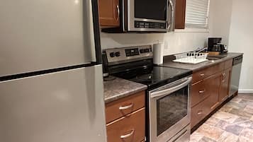 Geladeira, micro-ondas, fogão, cooktop