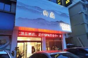 A hotel with a sign indicating it is a SPA resort.