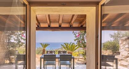 Casa Lulù with seaview and shared pool