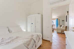 2 bedrooms, iron/ironing board, bed sheets - Casa Lulù with seaview and shared pool (Tertenia)