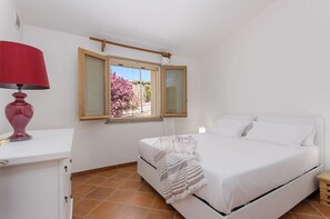 2 slaapkamers, een strijkplank/strijkijzer, beddengoed