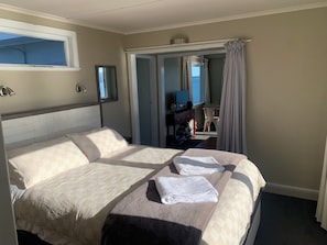 1 chambre, fer et planche Ă repasser, Wi-Fi, draps fournis