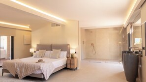 7 bedrooms, iron/ironing board, WiFi, bed sheets