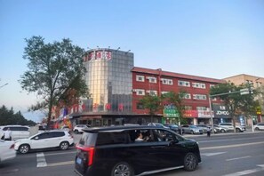 Unclassified image, 5 of 49, button - Yuanfang Hotel (Zhenglan Banner)