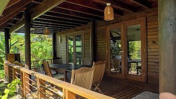 Casa familiar, 3 habitaciones, vista al jardín, mezzanine | Área de sala de estar | Televisión de pantalla plana