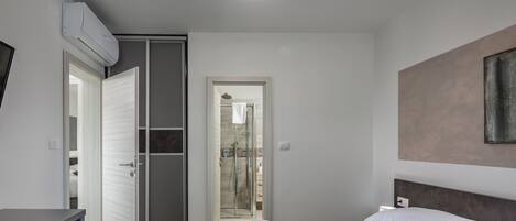 3 室のベッドルーム、セーフティボックス (室内)、アイロン / アイロン台、WiFi (無料)